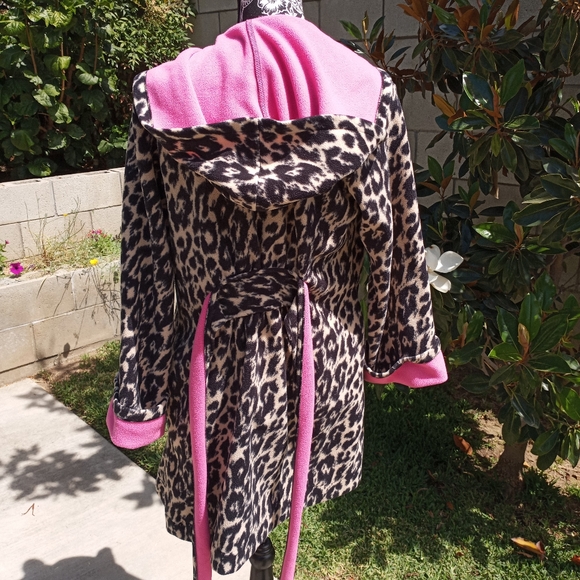 Betsey Johnson Leopard Robe - Picture 6 of 6